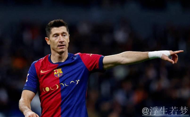 莱万愿意降薪续约巴萨，德科表示需全面考量